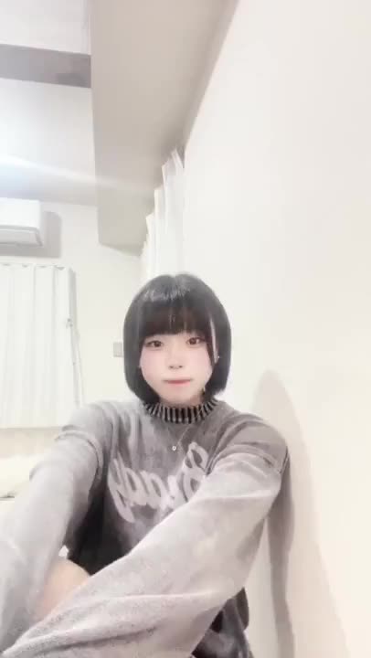 珍しく顔出し！

過去動画でごめんぴょ、、💦

また新しいてぃくとく撮らなきゃ！！



ゆらら