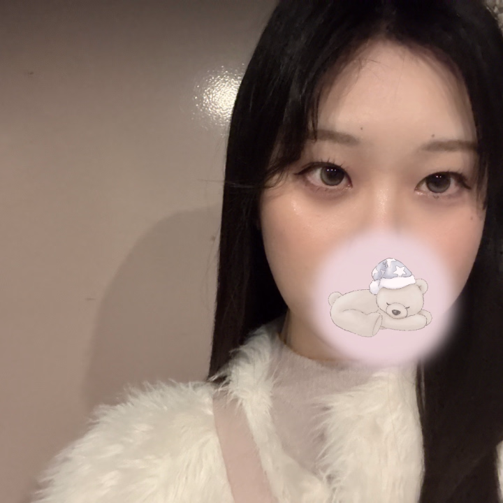 韓国系お姉さんの日🇰🇷

この日のメイクと髪型めっちゃ気に入ってる😍

やっぱお兄さんたちみんな黒髪が好きなのなー？

最近髪色変えようかななんて考えちゃったりして💭
