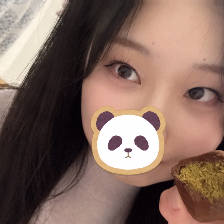 今日は短い時間でしたがありがとうございました😭

今日もみなさんまいねのバ⭕️クで即イキ🥺🥺





写真はこの前にドバイもちもちクッキーも食べた時の🍫

本当にもちもちしてて美味しかった😂

みなさんのマイブームも教えてね🌟