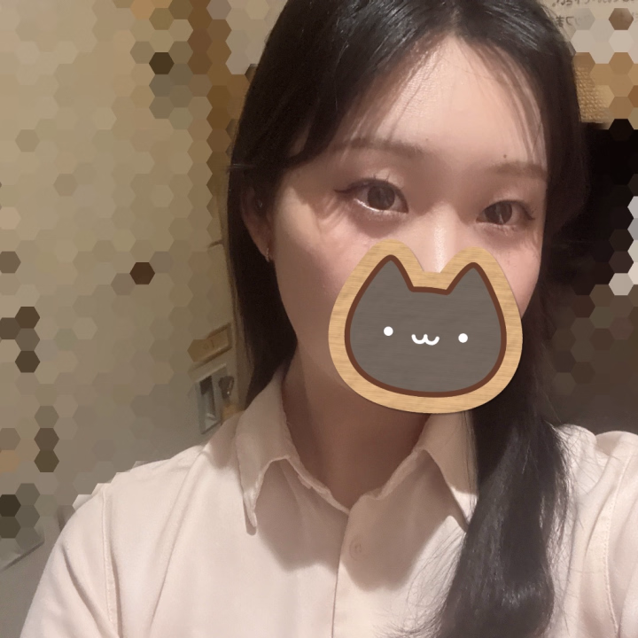 猫メイクしました🐈‍⬛

似合ってる？？

生休＋福岡遠征でしばらく池袋出勤できないの悲しすぎる😱😱

最近ダイエットしてるので、復帰したら新しいまいねを楽しみにしていてください❤️‍🔥

今日はお家の大掃除🧹

春休みはいろんなことに挑戦したいな
、、


あとマ⭕️ト覚えるの楽しみ😊

まいねとの初挑戦に誰か立候補してください笑