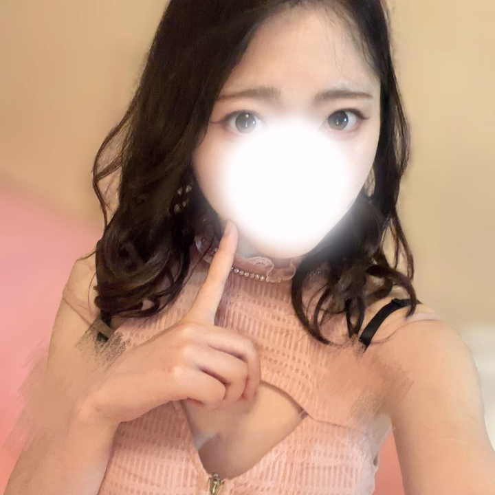 初めまして✨


ハピネス五反田店さんで昨日からお世話になることになりました

ころん  です♡


チャームポイントは色白、プリプリなおしりです🍑
スレンダーだねってよく褒めて貰えるので華奢な感じが好きなお兄様は私とぜひお遊びしてみて(๑♡∀♡๑)

お誘い待ってます☺️