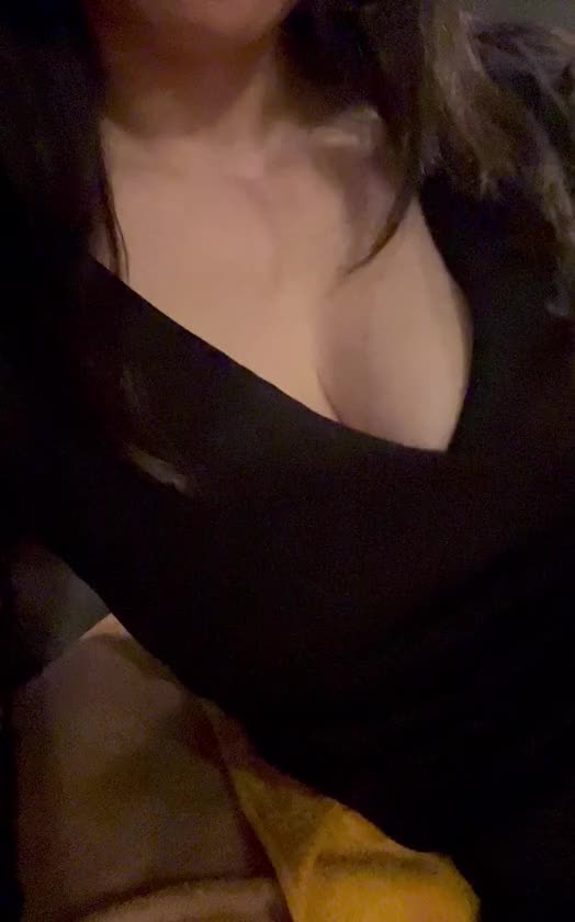 電話してたらムラムラして来ちゃった、、☎️💕

これってオナ電っていうんだよね？💦💦

右手は電話を握って
左手は、、、💓
イケナイってわかってるけど、、止められないかも、、っ💦

バレたら恥ずかしいな、、、💗💦🫣💦

そんなドキドキを味わいながら、、☎️