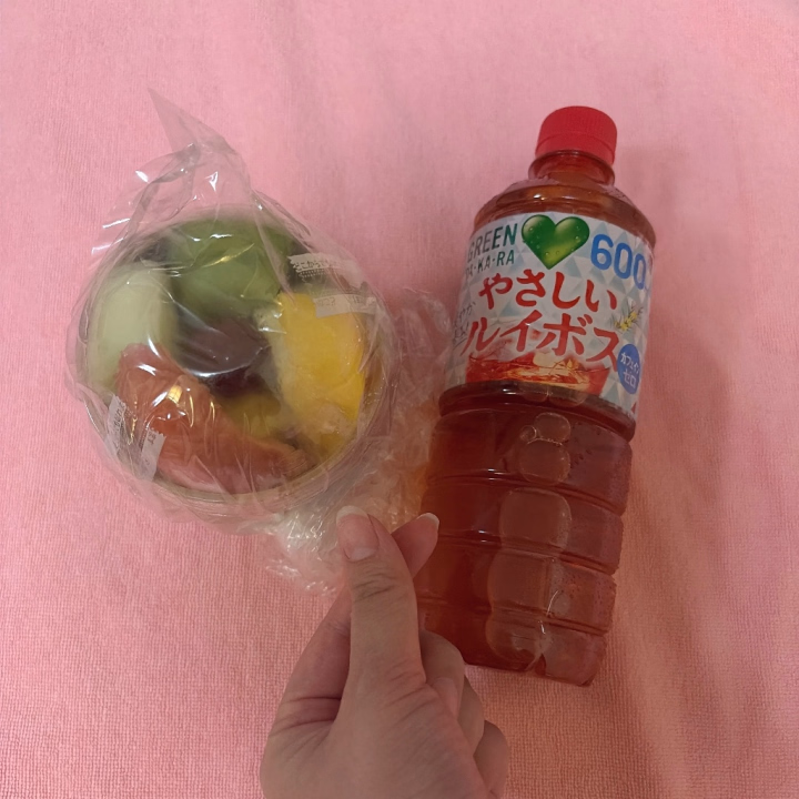 載せ忘れておりました💦💦💦

先日私のだーーーい好きなフルーツとルイボスティーを差し入れしてくださいました♡♡♡
わざわざトークで好きな物はなにか聞いてくださって持ってきてくれて、、
休み無しでお仕事していたので糖分と好物で後半頑張れました🫶🫶🫶


差し入れありがとう‼️‼️‼️

明日からまたいます！
よろしくお願いします👯‍♀️👯‍♀️👯‍♀️