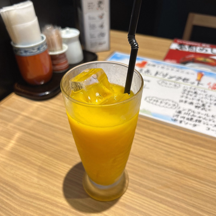 こんばんは！

ワッフル大好きわふるです！🧇

昨日は美味しいみかんジュースを飲んで

テンション高めです🥰

台風が近づいてるけど、松山のお兄様方に会えるの楽しみです♪♪