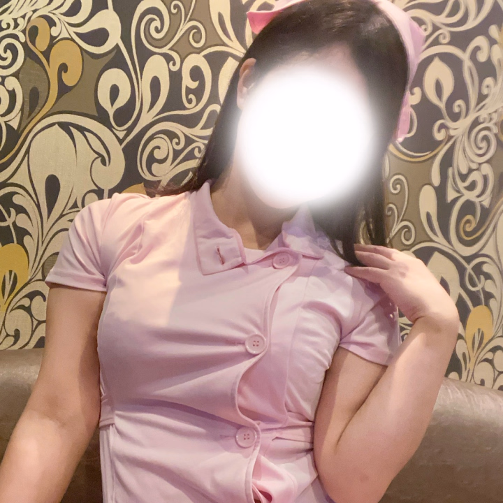 こんに注射のお時間ですよ💉♡
えっちなナースのさくらです🌸

お胸がパツパツではち切れそう…笑
今夜も夜の特別診療致します( *´꒳`*)

今日も寒いので体調管理にお気をつけて…
アソコの具合が悪い方は診察します♡