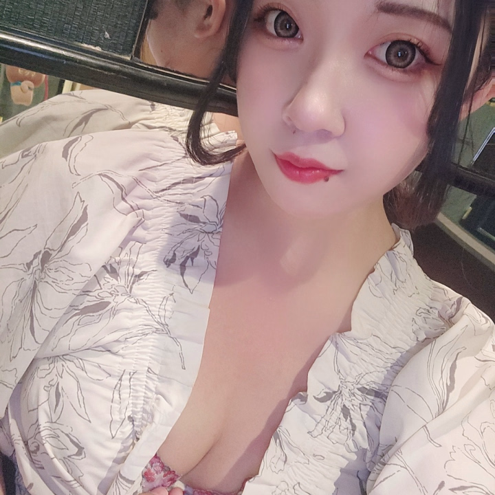 おはよん(っ'-' )╮三⏰‪ひかるだよ〜

ひかる今日も出勤です❣️

今日もLASTまでいるよ〜💓‪

今日もいっぱい攻め合いっこして

ビシャビシャびしょ濡れMAXかな🤔

いや…いつもかꉂ🤣𐤔‪𐤔

お兄様は乳首でもイっちゃう子は

お好みですか？🔞

お兄様からのご指名ご予約

待ってます✨

最近鏡の前でバックハグみたいな

感じで攻められるのひかる好きなの

なんかエッチすぎるから🔞

いっぱいひかるのこと壊しに

来てねん🔞
