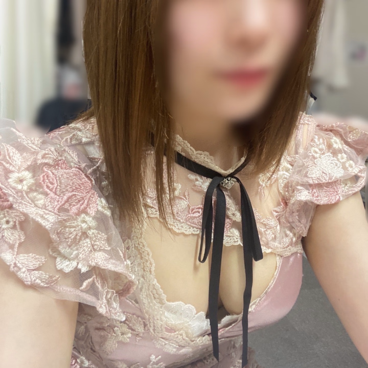 こんにちは🌼

昨日来てくれたお兄さん、すぐ次の予約もしてくれてありがとう🥹

出勤しました〜今日も23:00までいます！
もうすぐで雨が降りそうですね🌧
今日来てくれるお兄さん方は、足元に気をつけて来てください🥺
本日まだ空き枠ありますので、お時間合う方、ぜひ会いに来てほしいな|´-`)ﾁﾗｯ💕