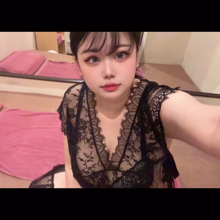 ご予約続々とありがとうございます❣️

本日まだ🈳枠ありますので
お店へのお問い合わせお待ちしてます✨

今月の出勤も後半戦に突入しました‼️

毎日元気にお兄さんを癒してるので
会いに来てくれたら嬉しいです🫶

Mなお兄さん、責められるのが好きなお兄さんと相性がいいです💝

1回目我慢できないくらい気持ちよくしちゃうので
インターバル取って2回戦まで
しっかり対戦よろしくお願いします🙇‍♀️"

写メ日記をしっかり読んで来てくれる
お兄さんが大好き💖💖💖


ヒメチャットから姫予約も可能です🧸💝
 
 ①お名前
 ②日付と時間
 ③コース(50・65・80分)
 ④オプション希望
⑤会員番号※会員様の場合
 
 ⬆️こちらテンプレで使ってください❤️‍🔥⬆️
 
 お店への直接のお電話でももちろん予約が取れます🙌💞
 
 前日～当日はお店へのお電話📞
 それより前だと姫予約が便利です💝
 
 早めのご予約はころもが喜びます🍀*゜



パフパフチェリーパイ ころも‎🤍