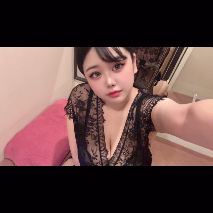 おっぱよぉ〜☀️☀️☀️

昨日ヤクルト1000飲んだからか
めっちゃスッキリ起きれた‼️

睡眠難民のお兄さんは全員ヤクルト1000飲んでみて🤣🤣🤣

何度も書きます🥹💞💞

ドMお兄さんが大好き❣️

特に乳首と先っぽが好きなお兄さんは
バチバチに相性がいいです‼️

責める方が好きなお兄さんは
私じゃ満足させられないかも😭

極上快楽味わいたいお兄さんは本日も
たくさんお問い合わせお待ちしてます🌟

本日は17:00まで‼️
明日お休みで明後日からまた出勤です🥰


ヒメチャットから姫予約も可能です🧸💝
 
 ①お名前
 ②日付と時間
 ③コース(50・65・80分)
 ④オプション希望
⑤会員番号※会員様の場合
 
 ⬆️こちらテンプレで使ってください❤️‍🔥⬆️
 
 お店への直接のお電話でももちろん予約が取れます🙌💞
 
 前日～当日はお店へのお電話📞
 それより前だと姫予約が便利です💝
 
 早めのご予約はころもが喜びます🍀*゜



パフパフチェリーパイ ころも‎🤍