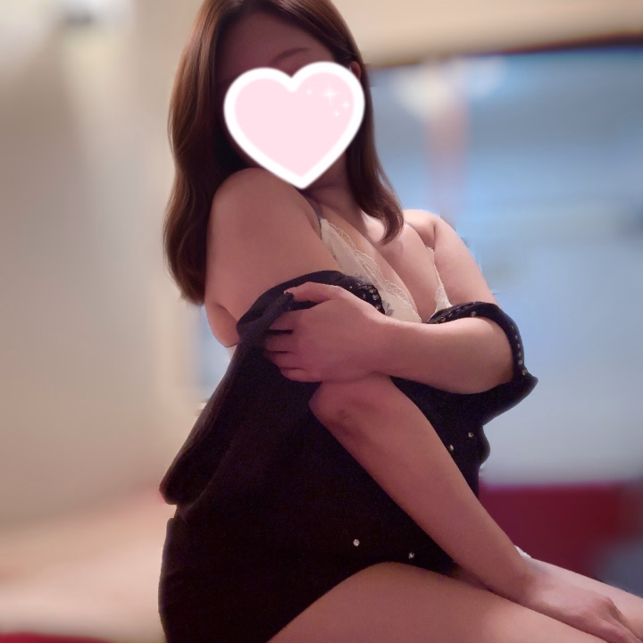 先程のご予約のお兄様💋

今日はお友達とリフレッシュしに来てくれてありがとう🌱(∩˘꒳˘∩ )

今どき珍しいぐらいバリバリ頑張ってるお兄さん素敵だなぁ🙂‍↕️

その分大変なこともたくさん抱えているんだろなぁって

何にも知らないわたしだからこそ話せることもあるかもしれないので💡

またいつでもリフレッシュしに来てくださいね︎︎♡👍🏻︎︎( ˇωˇ )

今日は飲み前に遊びに来てくれてありがとう♡

自分の時間も大切にね🫶🏻