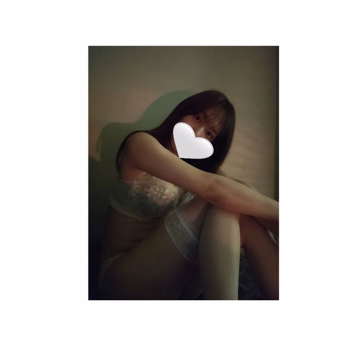 20（水）お昼来てくれたお兄さん

お仕事の合間に時間を
作ってくれてうれしかったよ！
お兄さんから褒めてもらえて
いつも以上にドキドキしちゃいました
そして、最後のあの
とろとろになる瞬間…！
すっかりクセになっちゃうかも？︎💕
​お仕事、午後からも頑張れたかな？
暑くなってきたから無理しないでね✨



20（水）続けて来てくれたお兄さん

はじめましてでロングで長い時間♡
一緒にいられてうれしかったよ
​お酒が大好きでノリが良いお兄さん！
お話ししてるだけで
緊張がどこかにいっちゃった🕊
でも、そのあとはたくさん責められて
あのギャップはズルい（笑）
またいいかんじに酔っ払ったときは
思い出してくださいね💭