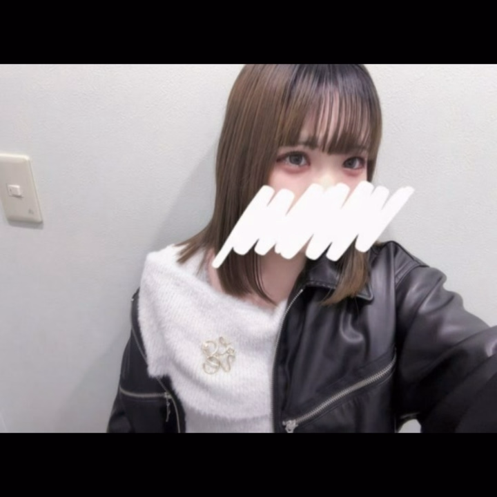 こんばんはっ✩.*˚かのんです！

ほんとはお休みの予定だったのですが急遽出勤してます✨❕

4月一発目の出勤、初めに逢いに来てくださるお兄さまは誰かな…💭💓

雨なので気おつけてお越しください☔️

｡⋆｡˚ 本日17:30~26:00まで ˚｡⋆｡
ご予約お待ちしております📞✨️