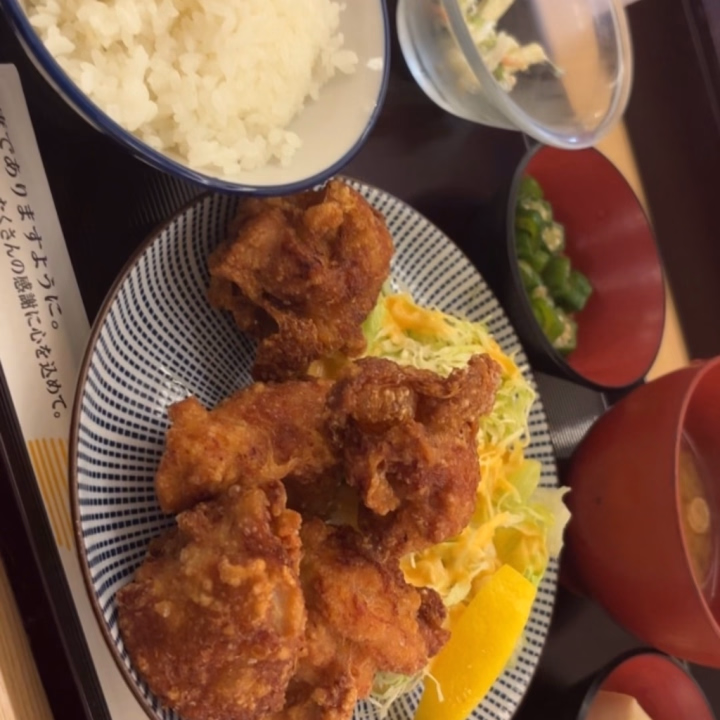 友達と大阪でご飯食べて 動画撮ったのに 短すぎて載せれなった💦
すごく美味しそうに撮れてたのに!!!
ついに明後日から出勤!!!
💕出勤時間はこんな感じ💕
27日 10:30~24:00
28日 8:00~24:00
29日 8:00~24:00
30日 8:00~24:00
31日 8:00~24:00
お兄さん 遊びに来てね💕︎💕︎💕︎
ハロウィンってことでらむ自前のコスプレも用意してるよ♪( ◜ω◝و(و "