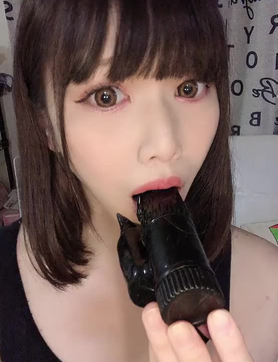 あなたのモノで喉置く犯してほしいな😍💕💕