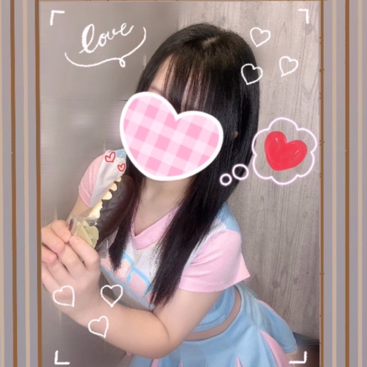 ここあ☕️です！

甘いものって
幸せな気分になりますよね💗

そんなここあ、
お昼ご飯にカスタードホイップが入ったチョコパン食べました🍫！
幸せ〜☺️💕

次は
お兄さんを
幸せな気分にしてあげたいな...🫶❤️


☕️コスプレ倶楽部♡ここあ☕️