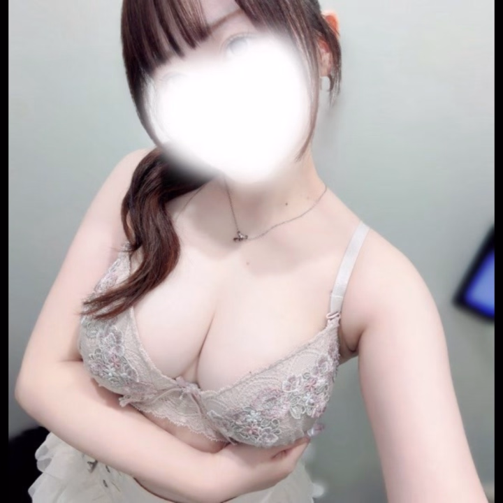 出勤してます✨
スタートからお誘いありがとうございました♡♡

最近HP指名のお客様増えていて
とてもうれしい😭

時間帯変わってから本指名様も出来るか不安やったけど
やさしい本指名さん達にも恵まれて
うれしい改めてありがとう🥺💕

今日もラストまでお誘いお待ちしております⭐️


6/22お礼💌

☆ビジネス60分のお兄さん☆
HP指名ありがとうございました♡♡
オキニトークで来てくれてありがとう😻✨
即来てくれてうれしい〜( i ꒳ ​i )
いっぱいかわいいかわいい言ってくれて
嬉しかったし沢山気持ちよくしてくれてありがとう💕

☆ビジネス80分のお兄さん☆
HP指名ありがとうございました♡♡
チョコアイスこぼしたお兄さん！笑
あれからちゃんととれたかな？？
そんな可愛らしい1面も🥺✨
最後はちゃんと気持ちよくなってくれてよかった💕

☆ビジネス70分のお兄さん☆
おっぱいだいすきお兄さん😻
また明日からお仕事がんばってね！
おっぱいばっかり見ちゃだめよ！笑
お互い気持ちよくなれて良かったね💕
無事終電も乗れたかな？？？
また待ってるね♡♡

☆ファイン100