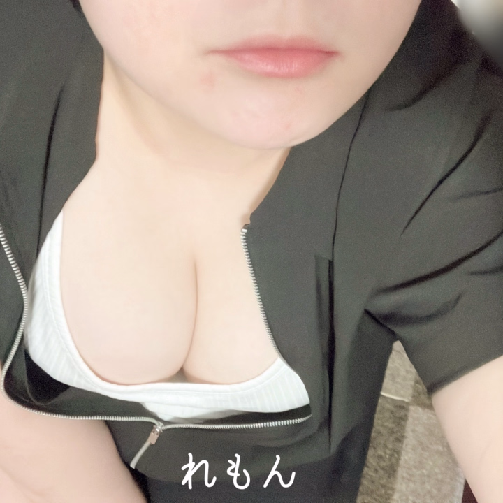 出勤しました🎶

今日は22時までいます🥰

お兄さまの温もり感じたいです♡

たくさんイチャイチャしたいな〜🫶


お誘いお待ちしてます😊