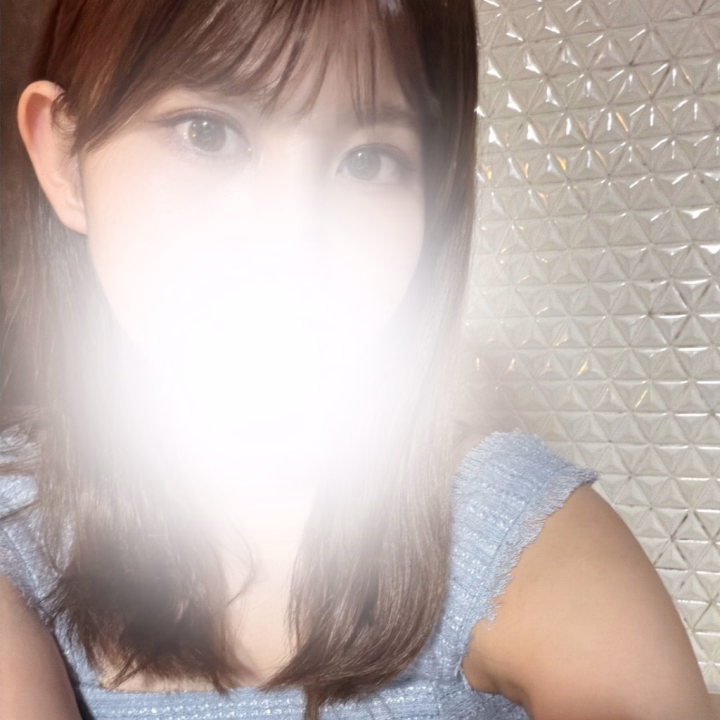 おはよー！
今日もラストまで出勤してるよぉ💕

改めてカルアの名前の由来教えてあげるー！！

カルアはカルーアミルクっていうお酒からとってるの🥃

お酒の名前知ってる人は覚えやすいかもだけど、知らない人は覚えにくいよね😂

でもたくさんカルアに会いにきて覚えてくれれば問題なーし！！

いつでも待ってるよん🥰