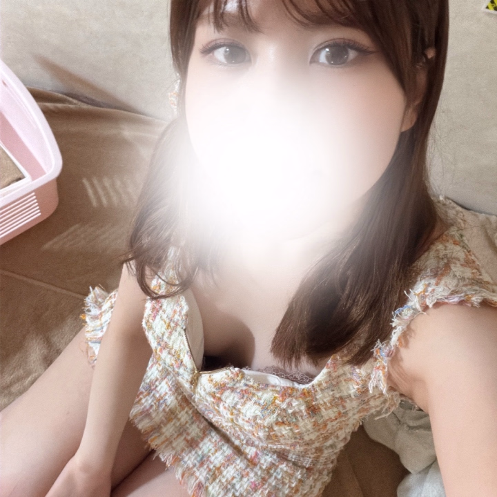 わたしっていつもストレートのヘアセットなんだけど、なんかわたしにしてほしい髪型とかあるかなー？？

リクエストあったらまってる！！🥰

今日もラストまで出勤してるよー
待ってるねん💕
