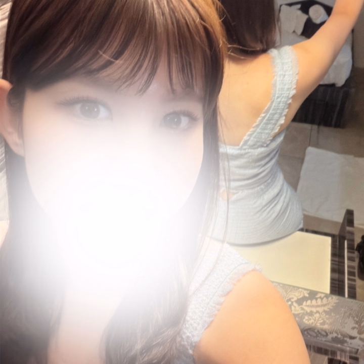 おはよー

なんかわたしがお休みで予定がある日って大体最近雨なんだよなぁ☔️

結構小さい頃から雨女な自覚が、、🥹

大事な予定の日に雨なのは困るよねぇほんと
湿気で髪もぱやぱやになるからトリートメントしに行かないとー！！

雨の日に来るお兄さん達は気をつけて来るんだよぉ💕

今日もラストまでです！