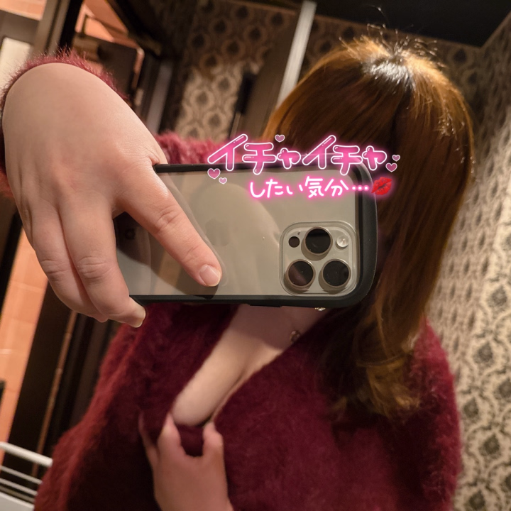 明日出勤します‪(  . .)"‬♡

今日は🎎で🍰🫖食べましたよ~ꕤ︎︎·͜·

(｡-∀-｡)満腹♥

明日はたくさん乱れたいな😍🩷