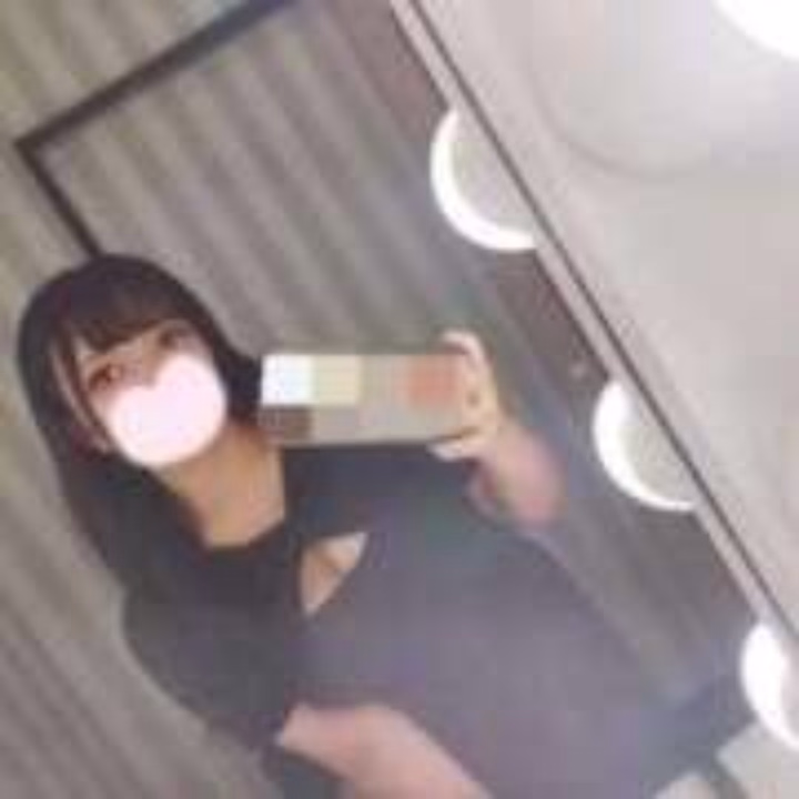 お題：好物は先に食べる？後に食べる？に回答♪

いちばん最後まで取っておきます🫶🏻

やっぱ1番好きなのは最後に食べて幸せに終わりたくてついつい残しておいちゃいます🥺

逆に好きじゃないのとかはお腹減ってるうちに食べちゃうのも多いです😂


🍎 りあ 🍎