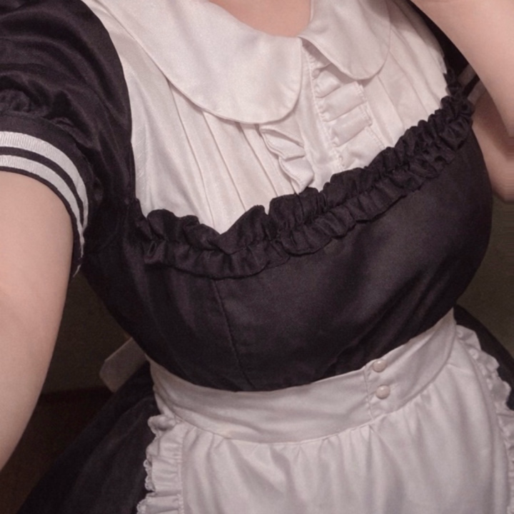 こんばんは、つなです🌙

明日は9:00〜17:00で出勤しています🕊️

先日お店でメイド服着る機会があって着たのですが可愛くて個人的にすごく好きです🖤
いつもと少し違う雰囲気も楽しめるのでおすすめです✨

最近はコンビニのコーンポタージュにハマっています🥣
あったかくてほっとする感じが好きです！

明日お待ちしております‪🥰‬💕︎︎