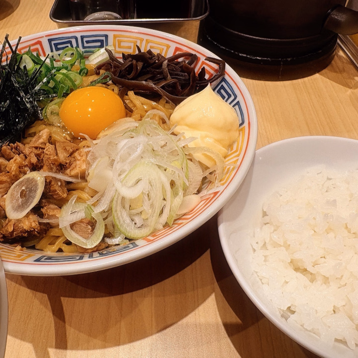 皆様こんばんは！
むい です‪‪❤︎‬

福岡といえばラーメン🍜
ラーメン大好きなので
福岡にいる間に
本場の味を食べたいところ…
写真は油そばですが…笑

とんこつラーメンといえばここ！的な
福岡に来たらここ行かなきゃ！的な
おすすめのお店があれば
ぜひ教えてほしいです‪‪❤︎‬

このあとも元気に
~24:00までお待ちしております☆