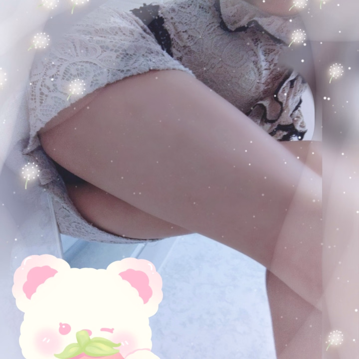 おはよんございます
みふゆです🌸



朝の時間はやっぱり涼しくていいなぁって
思いながら家出たのに

信号待ちしてると
思ったより日差し強いし

汗かいちゃうしで🥵


今から8月とかが怖くなってきました:(´◦ω◦｀):ｶﾞｸﾌﾞﾙ



絶対私溶けちゃうよ🫠🫠🫠



暑いのはへっちゃらタイプ？

それとも私みたいに

暑い……溶ける……むりぃ🫠☀️なタイプ？




本日8時から出勤してます
お時間合いましたら是非🌻

ご来店、ご予約お待ちしております(⋆ᴗ͈ˬᴗ͈)”