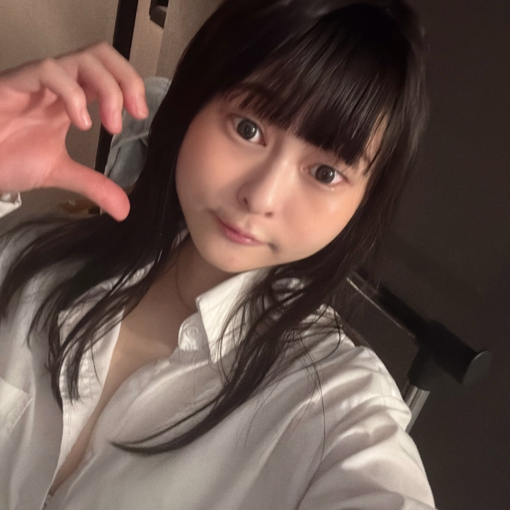 おはもに☀︎らむです🐑
定番の白シャツ🤍
全然着たことなかったので
選んでみました-_-b
腹筋ローラーお部屋に常設してるので、
一緒にやりましょう‼️笑
今日もよろしゅっ💪 ᴗ̀ ̫ᴗ́ ͈