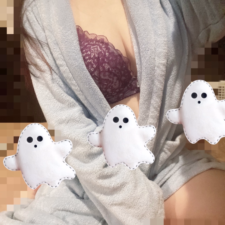 こんばんは🌙
今日もお疲れ様でした🎀

はとりの地元の方は雪が降り始めたみたいで
冬を感じてる☃️❄️はやいね😖🍃