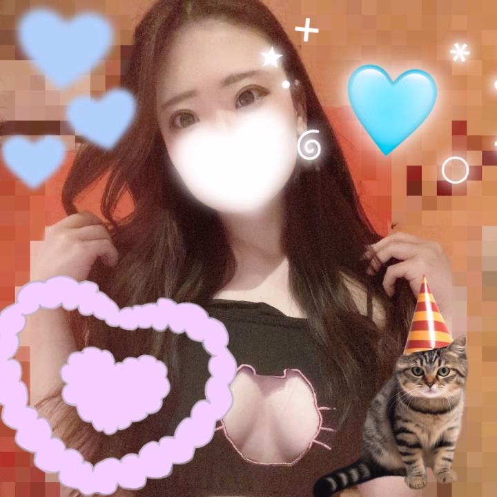 今日はお誘いありがとうございました❣️

まさかのまさか、今日来てくれるなんて
思ってもなかったから
トーク見たとき嬉しくて飛び跳ねた😂💖❗️

差し入れもありがとう〜😭💕神様すぎ😿

はとりたちにしては珍しく
真面目な？お話もすこーしだけしたけど
結局いつもの空気感に戻って
それも毎度の事ながら楽しすぎた🤭🌈

いつもほんとにありがとね🌷
靴のボケも忘れずやってくれて嬉しい😂
今度気づかないふりでもしようかな🤔🎵

また月末にね👼🏻‎‪🫶🏻︎🩷