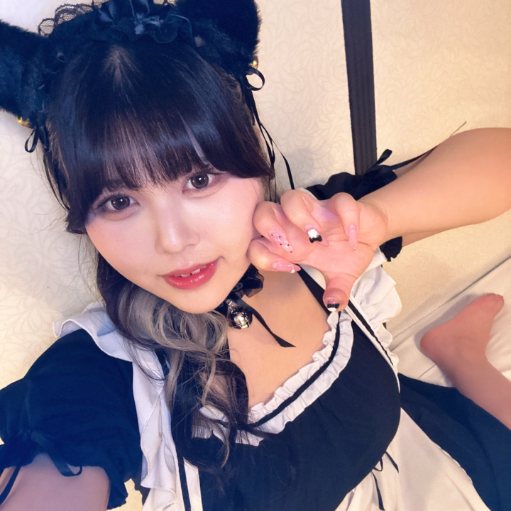 おはよー☀️りおんだよ🎶

今日のコスプレは猫耳メイド🐱

バニーガールよりハロウィンぽい？？かな？？笑

バニーとメイド日替わりで着ようかなーって思ってるよ💭

今日もラストまでいるから遊びに来てね、ご主人様😽💗


りおん🩵