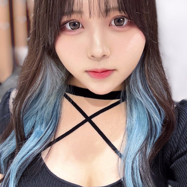 じゃーん✨️

インナー水色に染めてもらったよーん🐬🩵

水色大好きだけどすぐ色落ちしちゃうのが悲しい🥹

多分1週間後は全然違う色🥹

しばらくお休みしてたけど今日お店いるよ✌🏻

台風大丈夫かなあ🌀

雨酷くなる前にえっちなこと、しよ？💗


りおん🩵