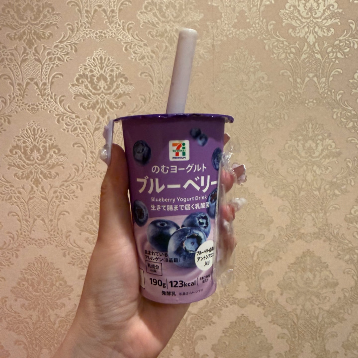 おはよ〜🔅おとかです🧸💭

今日も米子24:00まで出勤してます✅

今日のおとの朝ごはんはこれ❗️

ブルベリーのヨーグルトしか勝たん🫐🤍

おとの大好物チャージして
今日も一日がんばるぞ〜🔥✨