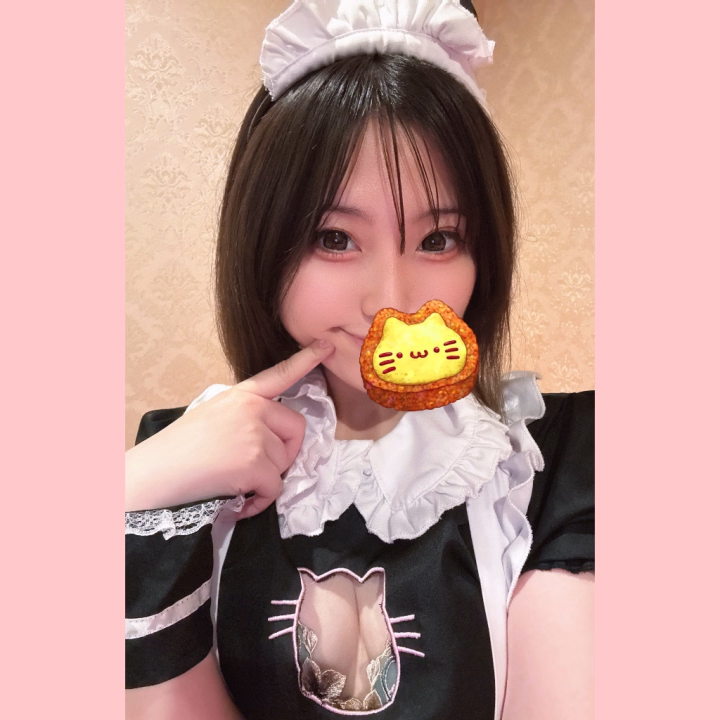 こんばんは🌙おとかです🧸💭

今日も米子24:00まで出勤してます✅

おかえりなさいませ❣️ご主人様💗✨

メイドになってみたよっ🧁

今日は本当にありがたいことに
たくさんのお兄さんに会えて、おと幸せすぎるうう🥹

まだ残りもあるから会いに来てね🌟