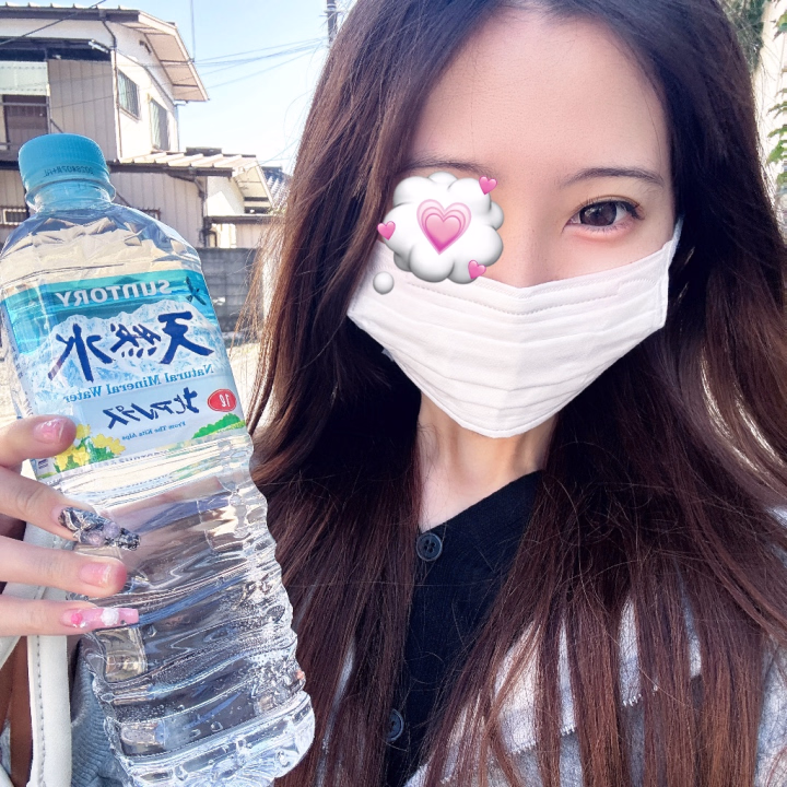 おはよ〜🔅おとかです🧸💭

⋆. ݁┈┈┈┈┈┈┈┈┈┈┈┈┈┈┈┈┈┈ ݁.⋆

今日から三連休は水戸に出勤です❗️

11日9:00〜24:00
12日9:00〜19:00

時間がちょっぴり不規則なので
要チェックです🌟

⋆. ݁┈┈┈┈┈┈┈┈┈┈┈┈┈┈┈┈┈┈ ݁.⋆

やっぱりおとのお供は天然水🩵

米子だと「奥大山」って書いてあったけど
水戸だと「北アルプス」なんだよね

他に違う場所書いてある天然水あるのかな？？

いろんなところ行ってみたいなあ

今日も夜まで待ってるね🌟