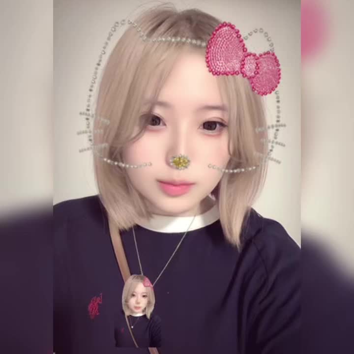 夜遅くにやっほ〜！おとかです🧸💭

寝る前にTikTok見てたら
なんか面白いエフェクトあったから
動画撮ってみた🎥✨

来週美容室行くから金髪にしちゃおうかな？笑

それは冗談だけど
金髪のおともかわいい？？🥺💗