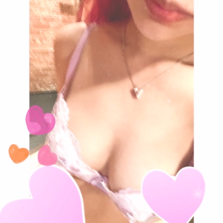 たまに
唇が気持ちいい！えろい！
て言われることあるけど
どんな唇なんやろ( *´꒳`*)♡


自分でも気になる💭👀✨

もちもちで
気持ちいいらしい、、？？♡♡