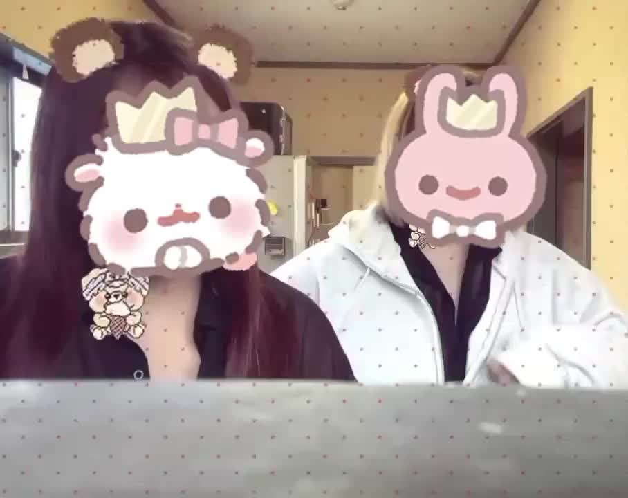 あかりちゃんと撮ったやつー♡

ダンス苦手すぎて振り間違えまくりっ🥹笑

お兄様の頭も🍓🩷💭で、できてるのかな〜覗いてみたい🫣