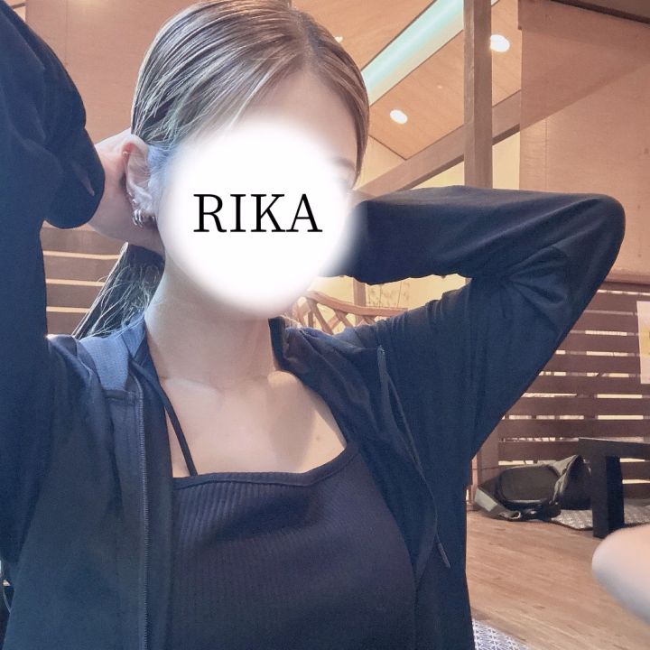 今日はシュノーケリングとパラセルしてきたよー！
魚綺麗だった😽🩷

夜は沖縄なのに何故か江戸前鮨食べました🍣笑

明日はプライベートビーチで遊ぶよーん❕
また更新します😌💞