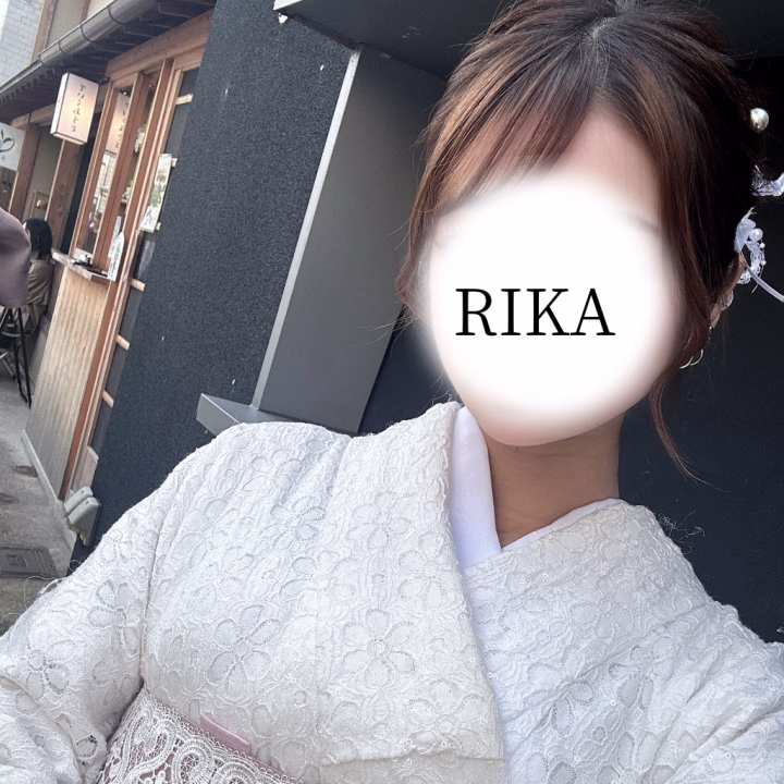 こんにちワン🐶
今日は17時半からです❕

華金の大事な時間に会いに来てくださるの、すごくありがたいなって思っています☺️

お仕事終わりだったり、お出かけのあとだったりでお疲れもあるかもしれませんが、来てよかったって思ってもらえるような、楽しくて癒される時間にしますね😽🙏

いつも本当にありがとうございます✨

こうして会いに来てもらえること、気にかけてもらえること、当たり前じゃないなって思うからこそ、毎回すごく嬉しいし感謝しています🥰

今日は華金だし、せっかくの楽しい夜だから、いっぱいお話したり、のんびりしたり、イチャイチャしたり…一緒に素敵な時間を過ごせたらいいなって思ってます🫶

お会いできるの楽しみに待ってますねん〜💓
今日もよろしくお願いします✨