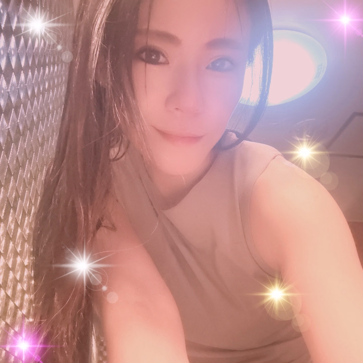 貴重なお休みかまってくれてありがとうございました∩^ω^∩♡

ジムも行ったし
美味しいご飯食べたし
充実した土曜日でした♩

まだ15時にもなってないけど
１日終わった感しかないです笑

立派なキュウイも頂いたので
お風呂上がりのデザートにしよ♡