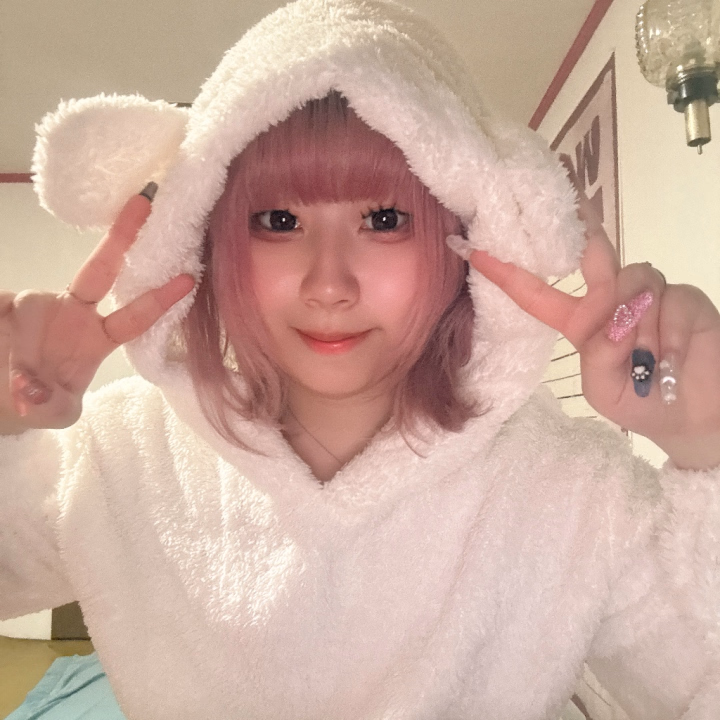はるだよ…🧸💗

もこもこパジャマの下、

なに着てるか気になる？🥺　

ふわふわ越しに触れられたら

きっとすぐあつくなっちゃうの…

お部屋でふたりきりだと

ちょっとだけ大胆になるはる、

見てみる？💭💓

このまま近づいてきて…

ぎゅってして？

まだまだ夜寂しいから会いたいなぁ💭