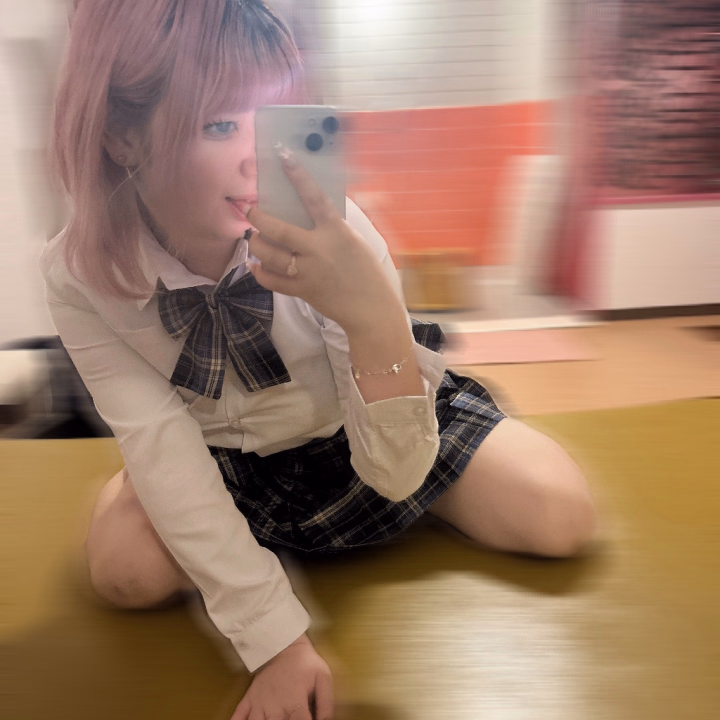 今日はいつもより近い距離で…📸

しゃがんだまま見上げたら、

どんな顔しちゃうかな👉🏻👈🏻

リボンきゅってしてるけど、

中身はぜんぜん真面目じゃないかも…🤭

このまま隣、座りにくる？

はるのこと、ちゃんと見ててね…？💋

問い合わせまだまだ待ってます_( ˙꒳​˙ )_