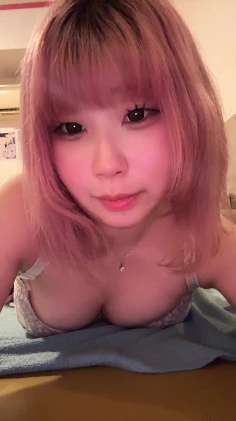 待ってる🥺

一緒にゴロゴロして〜

イチャイチャしたい👉🏻👈🏻⸝⸝⸝⸝⸝⸝💭

なんて叶うかな？🥺