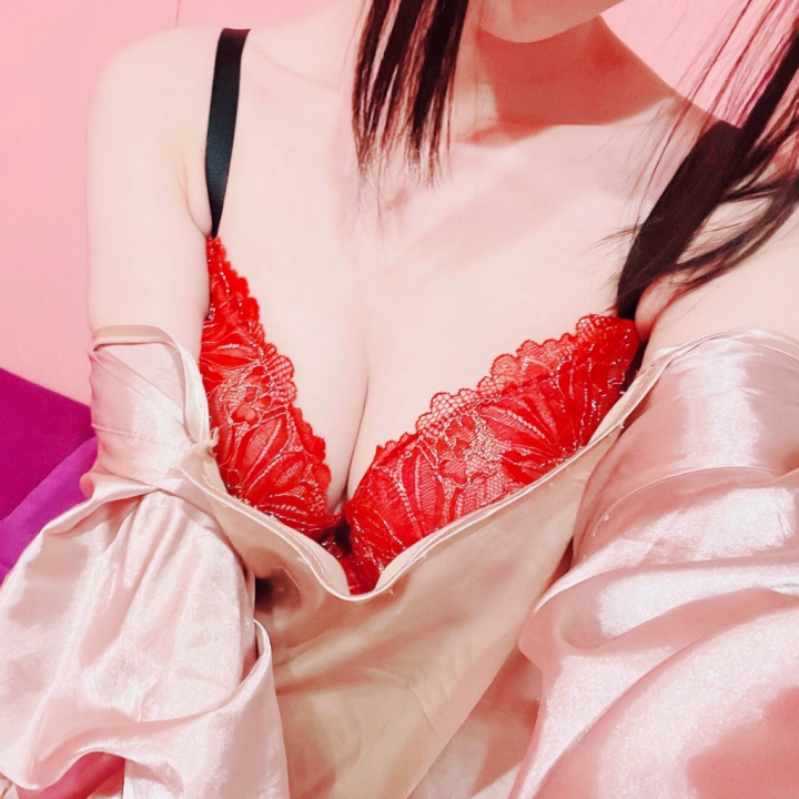 出勤してます〜🦖

15時までいるから
よかったら会いに来てね〜🙌🙌