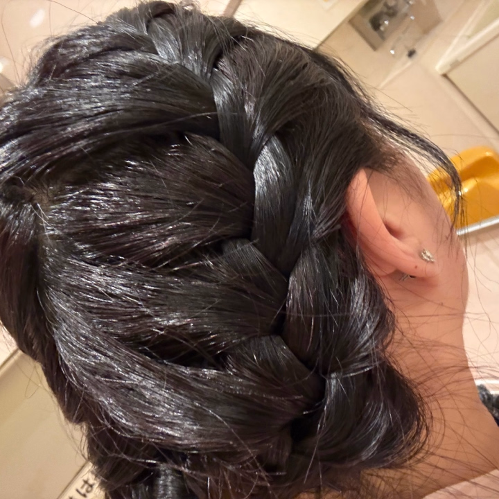 今日のヘアメイク♡

編み込み可愛い♡♡