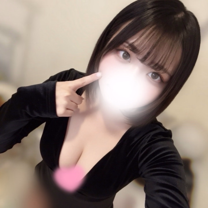 はじめまして♡ りのです🐰🤍

4/9(木)〜4/12(日)の4日間、
お世話になります♡

りののチャームポイントは、
触りたくなっちゃうサラサラなお肌と、
つい見ちゃう形のきれいなお♡ぱい🤍

いっぱい可愛がってくれたら
嬉しいです♡

初めましてのお兄様に会うの
実はちょっとドキドキしてます🥹

でもその分、ぎゅーって距離近くして
たくさんイチャイチャしたいです🤍

りのと一緒に、甘い時間過ごそ？🐰💕