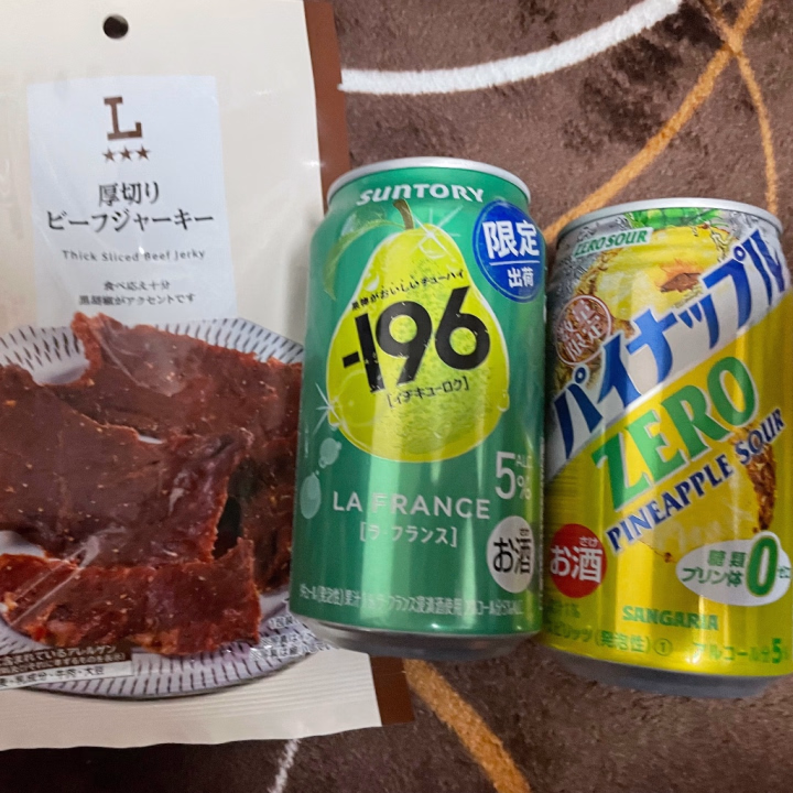 昨日のお兄様差し入れありがとうございました♡

ラフランス帰ってからのんだけど
すごく美味しくてすぐ飲み終わりました🤣🎶

今日の夜はパイン飲もうかなあて🍍

そして、スタートからご指名のお兄様
ありがとうございました！

またあおうね🖤

まだまだおまちしてます🖤

ぬるぬるもべっとでのイチャイチャも
両方おすすめだよ🖤


ののか